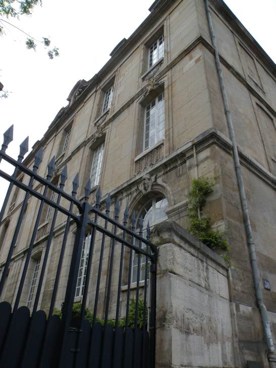  Hôtel du Duc d'Orléans (actuel presbytère de l'église Saint-Etienne du Mont, 5e)